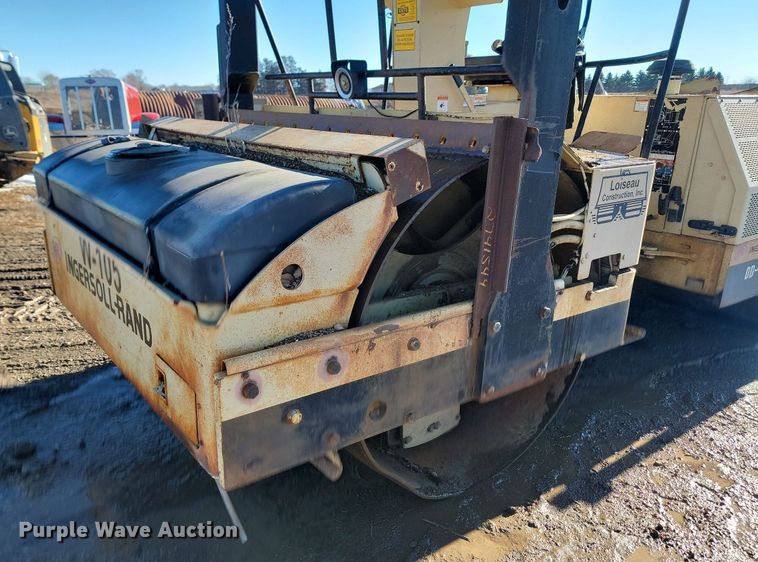 image for item LA9602 2000 Ingersoll Rand DD-130 double drum roller