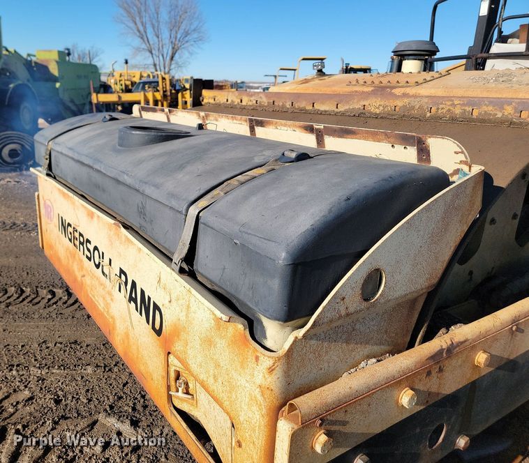 image for item LA9602 2000 Ingersoll Rand DD-130 double drum roller