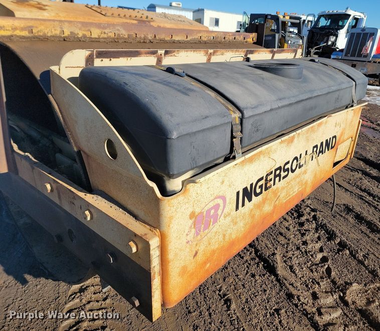 image for item LA9602 2000 Ingersoll Rand DD-130 double drum roller