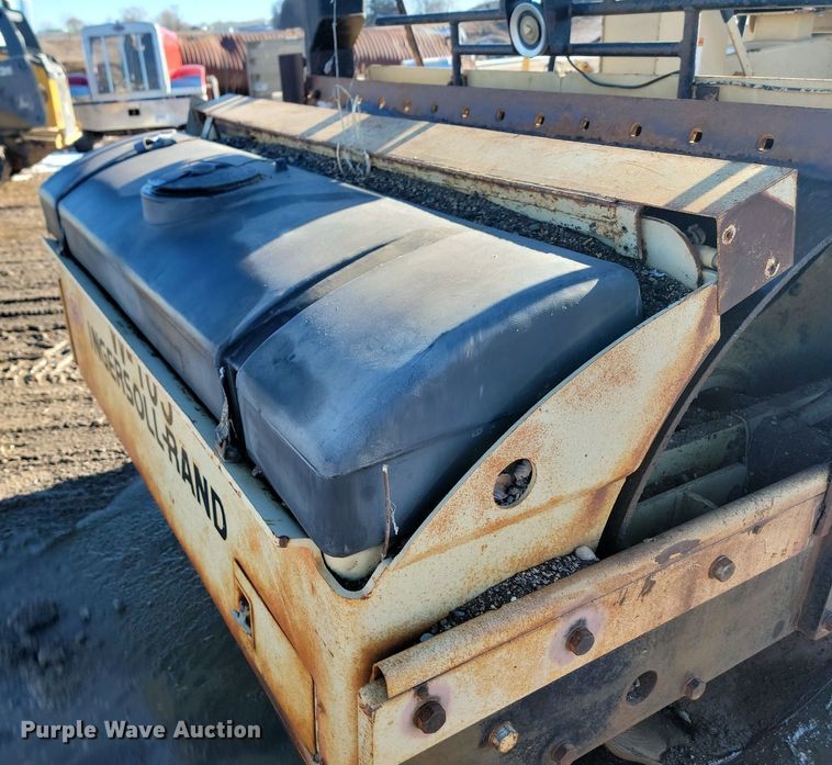 image for item LA9602 2000 Ingersoll Rand DD-130 double drum roller
