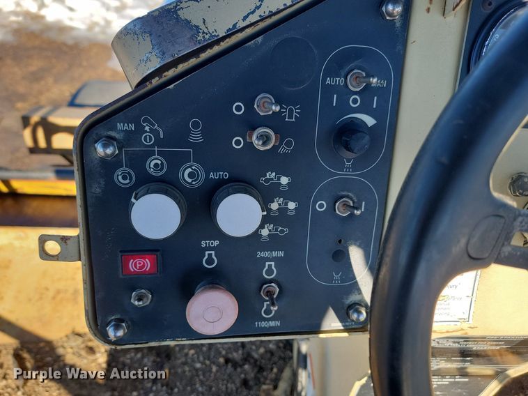 image for item LA9602 2000 Ingersoll Rand DD-130 double drum roller