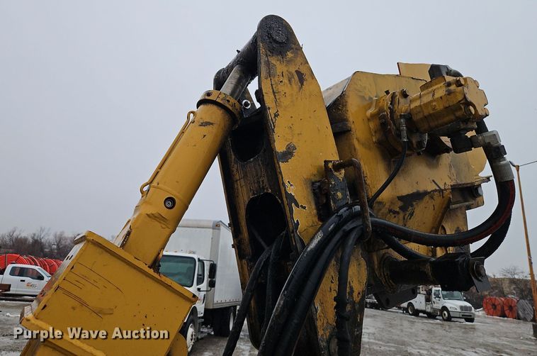 image for item LB9746 2010 Vermeer RTX1250 cable plow