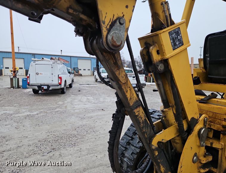 image for item LB9746 2010 Vermeer RTX1250 cable plow