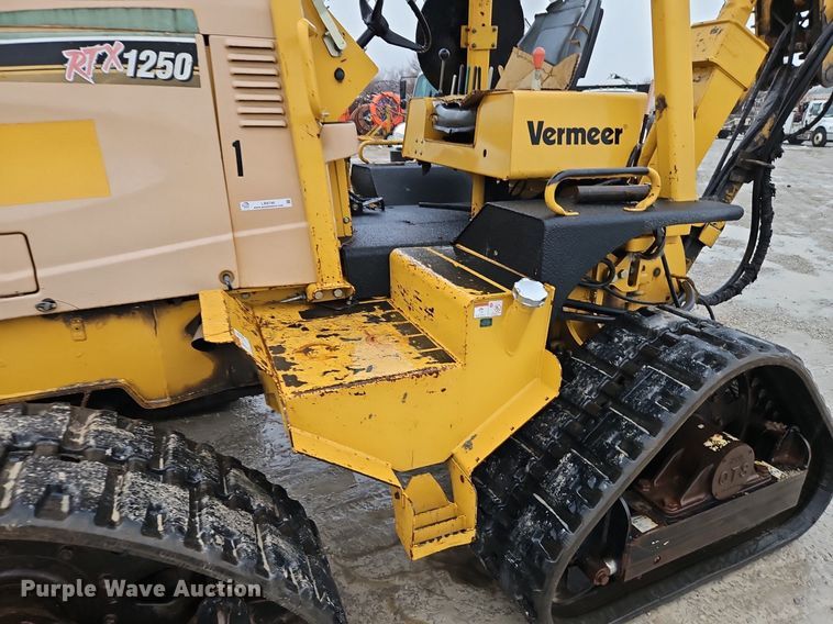 image for item LB9746 2010 Vermeer RTX1250 cable plow