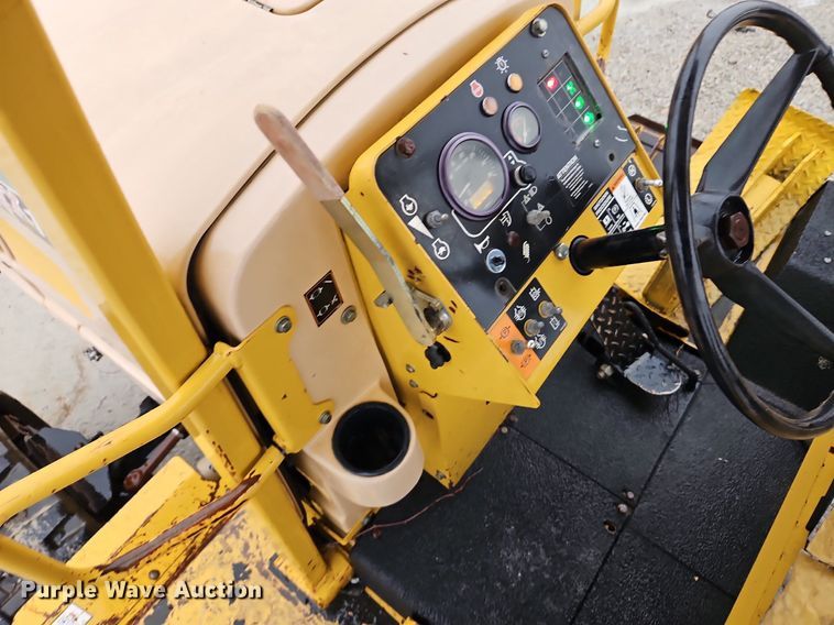 image for item LB9746 2010 Vermeer RTX1250 cable plow