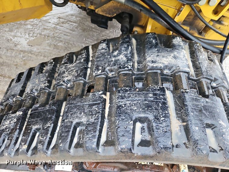 image for item LB9746 2010 Vermeer RTX1250 cable plow