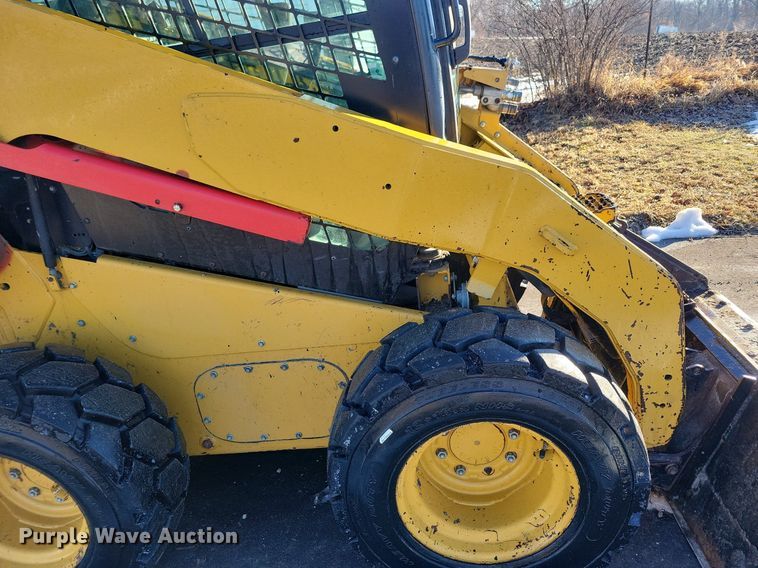 image for item LC9810 2012 Caterpillar 262C skid steer loader