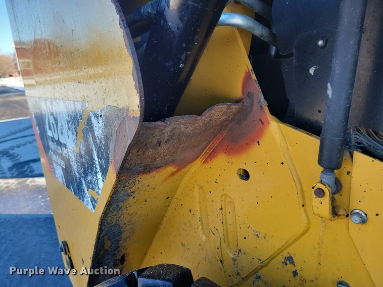 image for item LC9810 2012 Caterpillar 262C skid steer loader