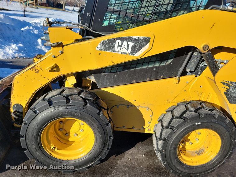 image for item LC9810 2012 Caterpillar 262C skid steer loader