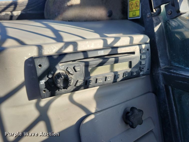 image for item LC9810 2012 Caterpillar 262C skid steer loader