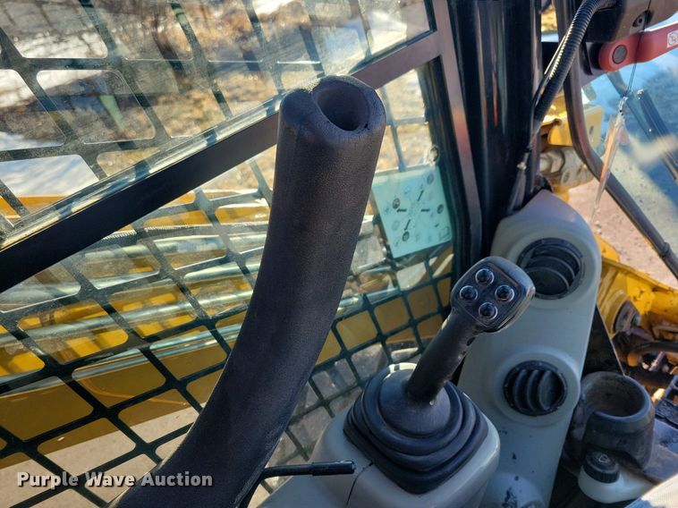 image for item LC9810 2012 Caterpillar 262C skid steer loader