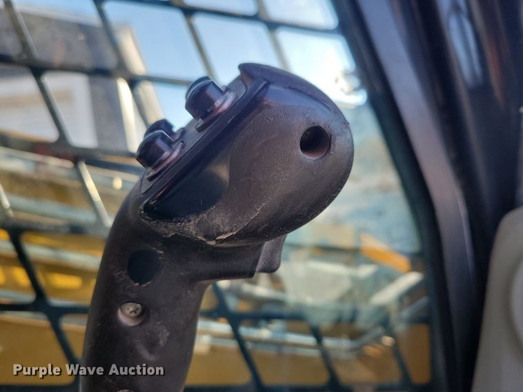 image for item LC9810 2012 Caterpillar 262C skid steer loader