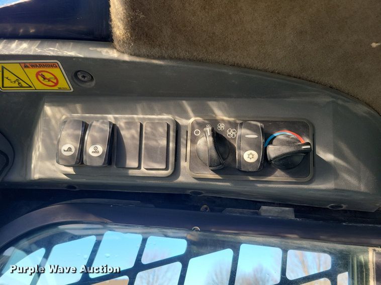 image for item LC9810 2012 Caterpillar 262C skid steer loader