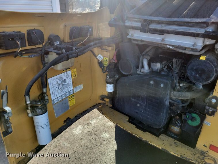 image for item LC9810 2012 Caterpillar 262C skid steer loader