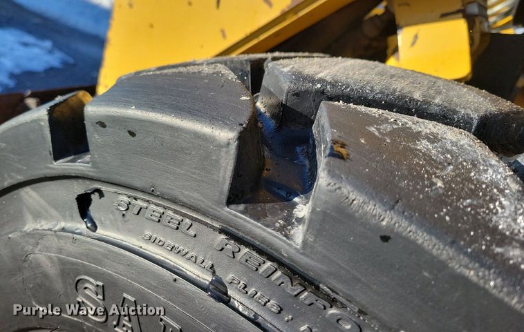 image for item LC9810 2012 Caterpillar 262C skid steer loader