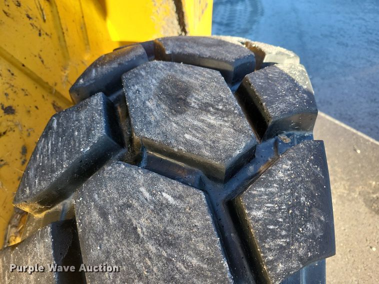 image for item LC9810 2012 Caterpillar 262C skid steer loader