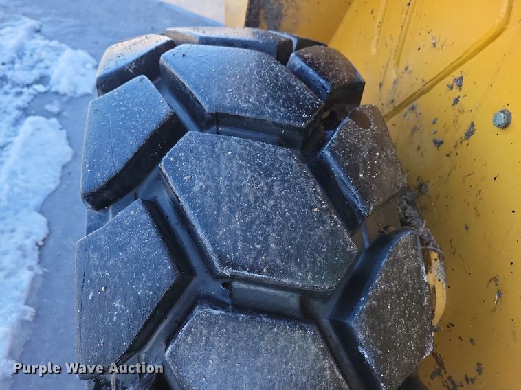 image for item LC9810 2012 Caterpillar 262C skid steer loader