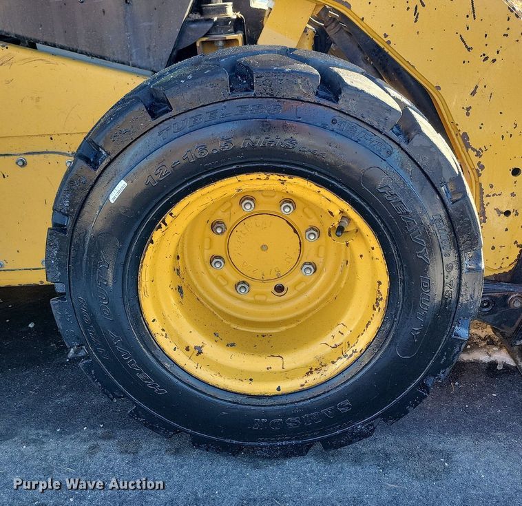 image for item LC9810 2012 Caterpillar 262C skid steer loader