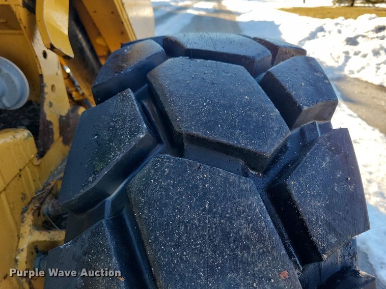 image for item LC9810 2012 Caterpillar 262C skid steer loader