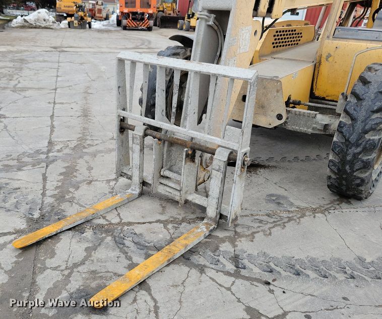 image for item LC9811 1998 Gehl DL-6H telehandler