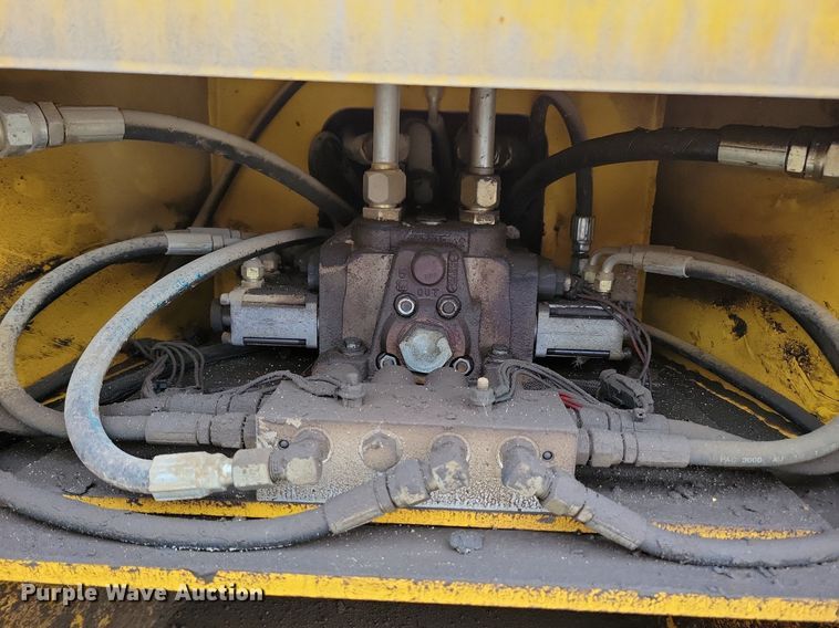 image for item LC9811 1998 Gehl DL-6H telehandler