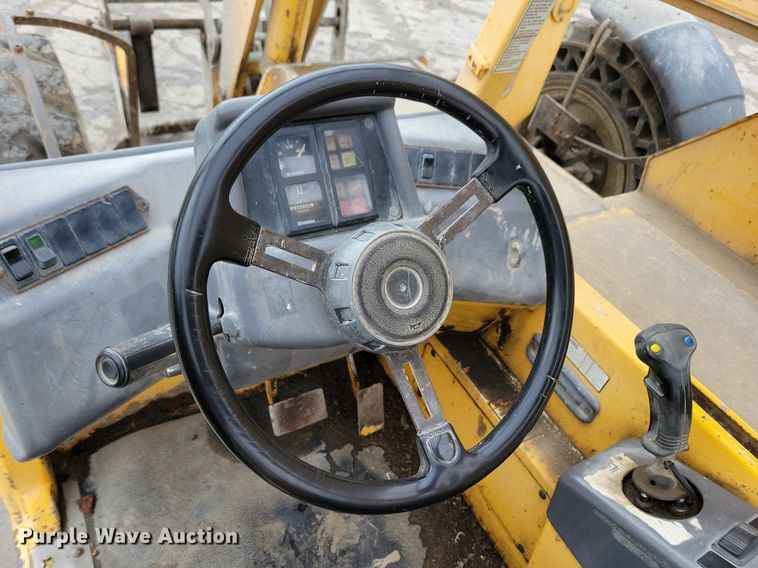 image for item LC9811 1998 Gehl DL-6H telehandler