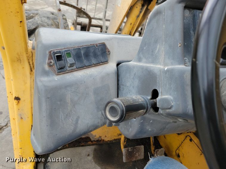 image for item LC9811 1998 Gehl DL-6H telehandler