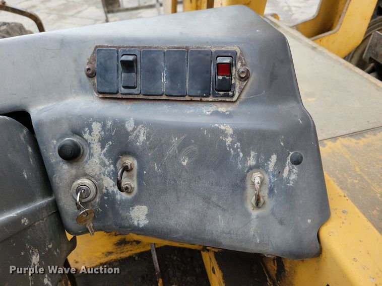 image for item LC9811 1998 Gehl DL-6H telehandler