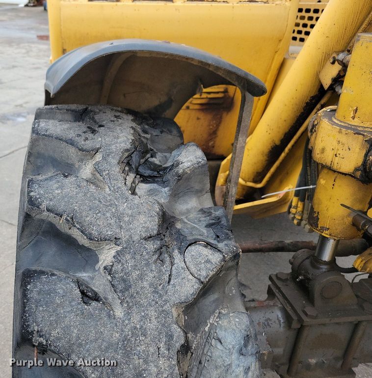 image for item LC9811 1998 Gehl DL-6H telehandler