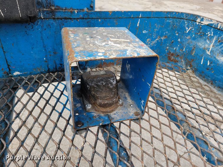 image for item LC9812 1999 Genie Z-30/20 boom lift