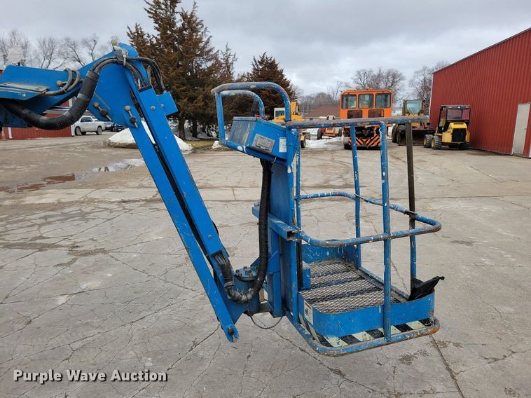 image for item LC9812 1999 Genie Z-30/20 boom lift
