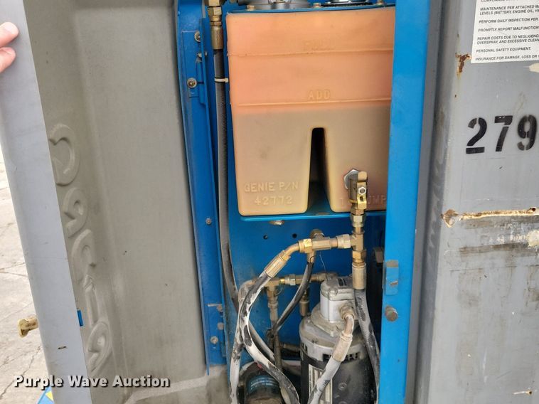 image for item LC9812 1999 Genie Z-30/20 boom lift