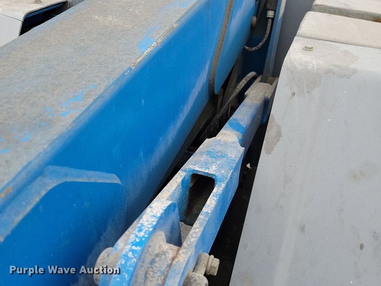 image for item LC9812 1999 Genie Z-30/20 boom lift