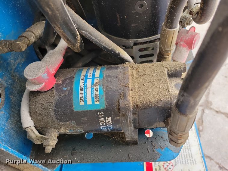 image for item LC9812 1999 Genie Z-30/20 boom lift