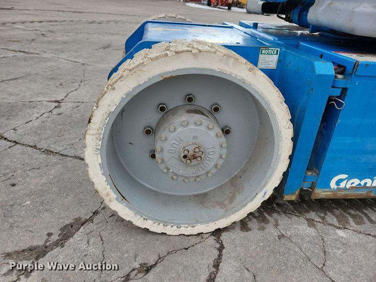image for item LC9812 1999 Genie Z-30/20 boom lift
