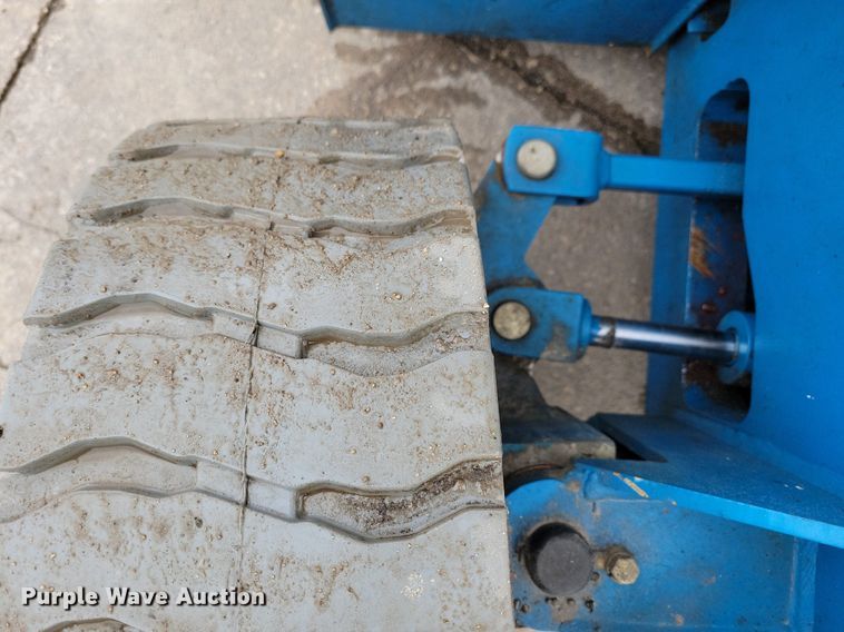 image for item LC9812 1999 Genie Z-30/20 boom lift