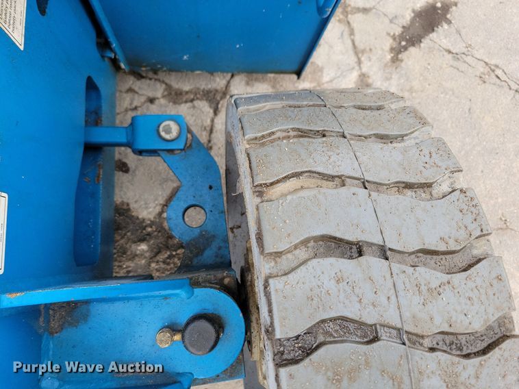 image for item LC9812 1999 Genie Z-30/20 boom lift