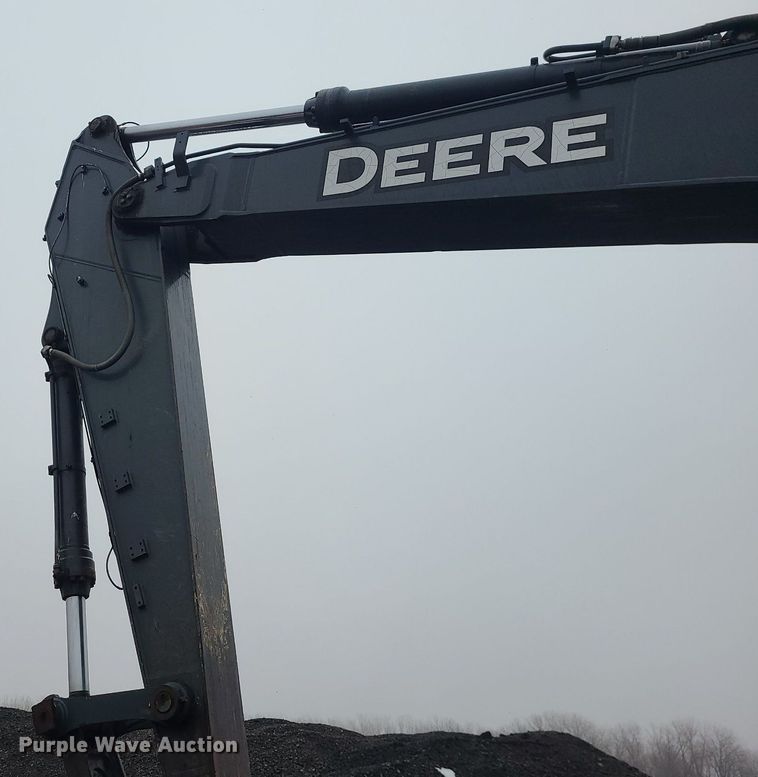 image for item LJ9498 2007 John Deere   450D LC   excavator