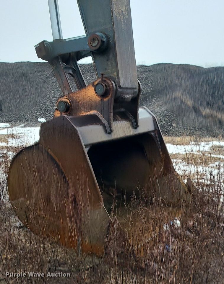 image for item LJ9498 2007 John Deere   450D LC   excavator