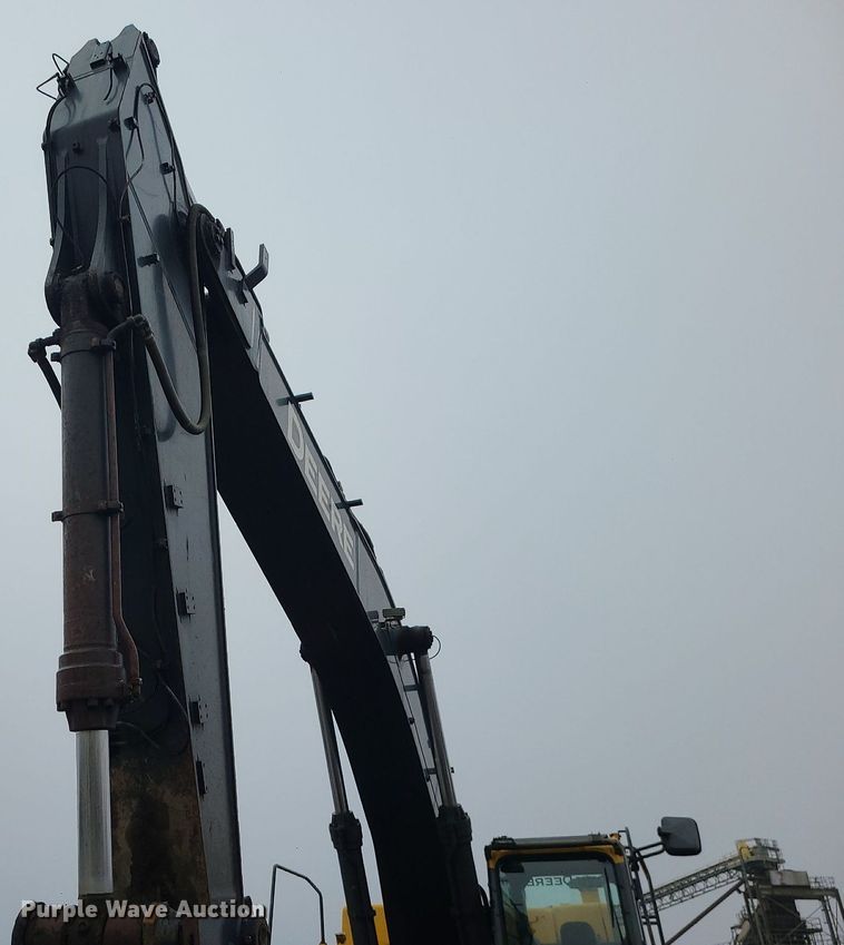 image for item LJ9498 2007 John Deere   450D LC   excavator