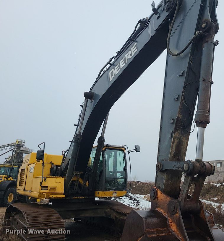 image for item LJ9498 2007 John Deere   450D LC   excavator