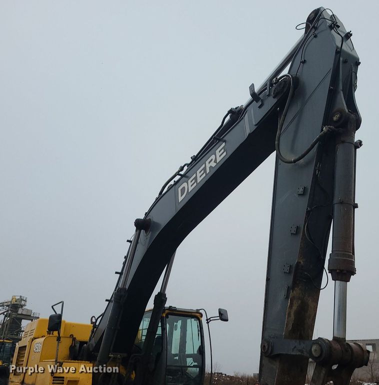 image for item LJ9498 2007 John Deere   450D LC   excavator