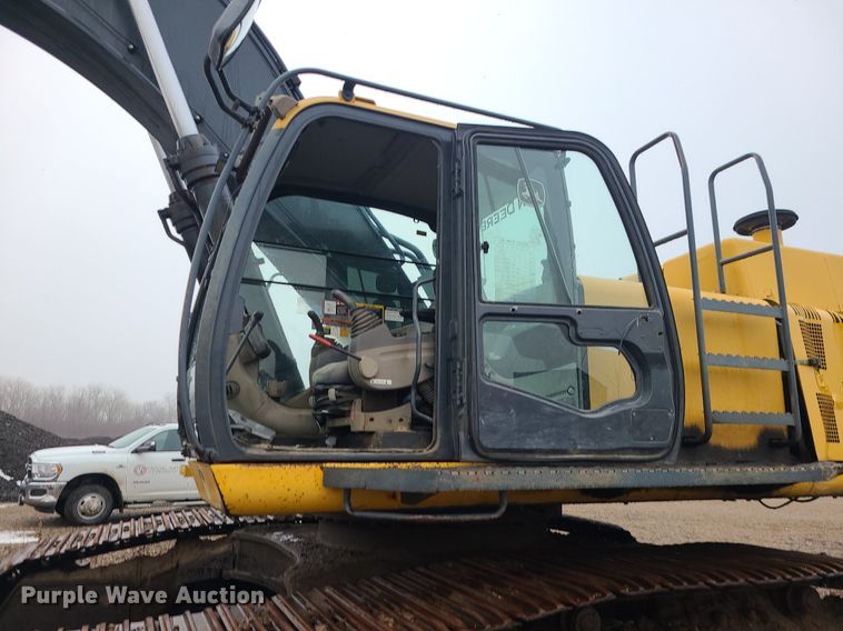 image for item LJ9498 2007 John Deere   450D LC   excavator