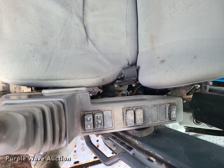 image for item LJ9498 2007 John Deere   450D LC   excavator