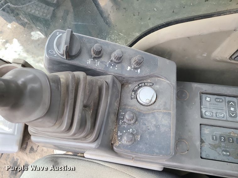 image for item LJ9498 2007 John Deere   450D LC   excavator