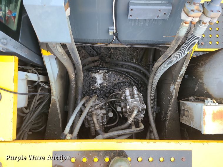 image for item LJ9498 2007 John Deere   450D LC   excavator