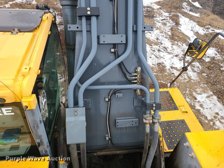 image for item LJ9498 2007 John Deere   450D LC   excavator