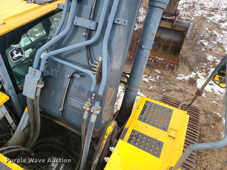 image for item LJ9498 2007 John Deere   450D LC   excavator