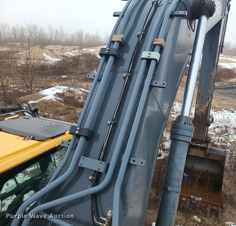 image for item LJ9498 2007 John Deere   450D LC   excavator