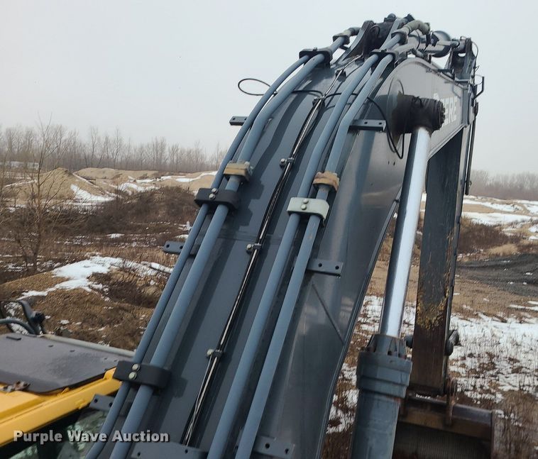 image for item LJ9498 2007 John Deere   450D LC   excavator